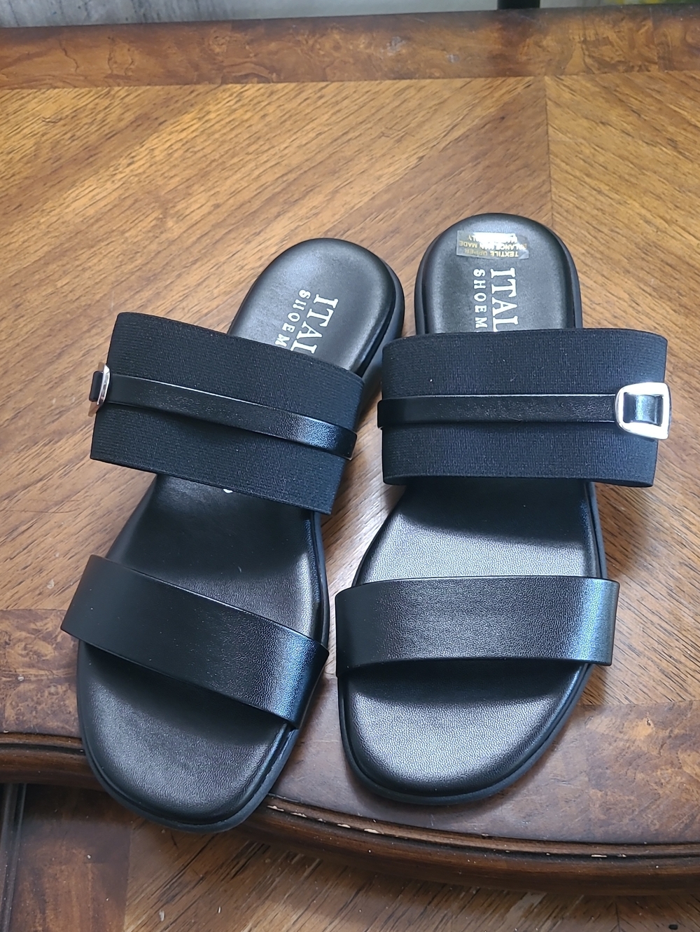 New! Italian Shoemakers Jelani Womens 8 Black Slide Sandals with Buckle Detail